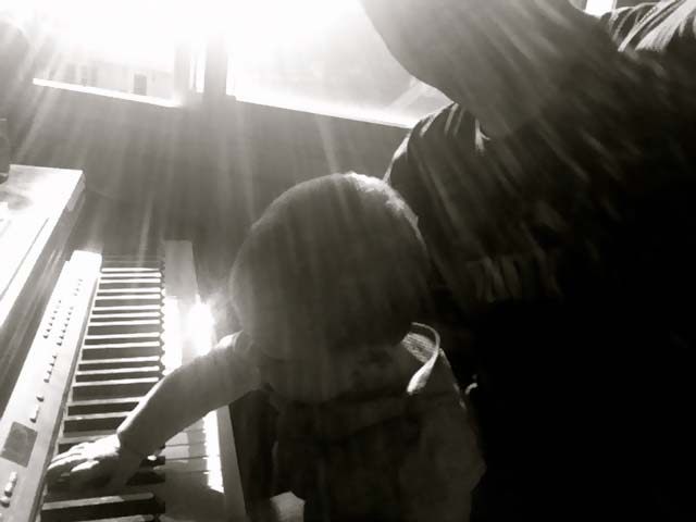 5-24-12_piano_sun_son